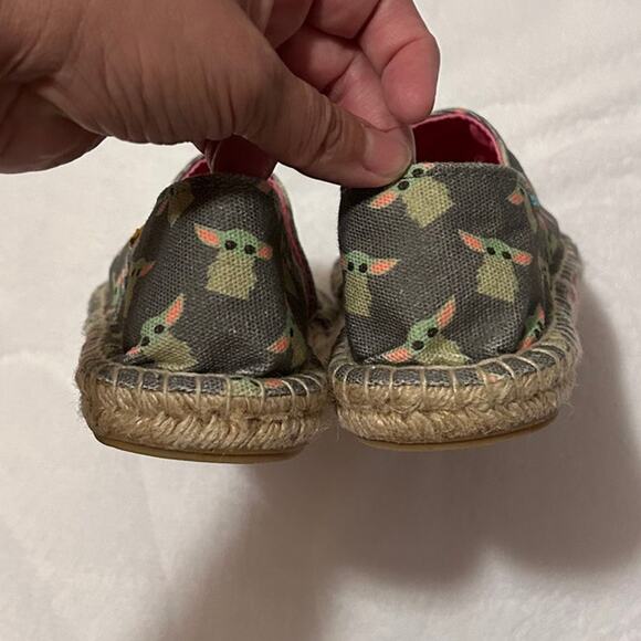 Star Wars Ubuntu The Child Grogu Mandalorian Slip on Espadrilles Woman's Sz 8.5 - Picture 9 of 9